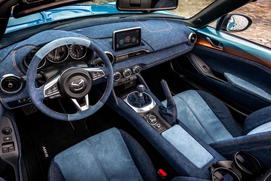 Интерьер Mazda MX-5 Levanto by Garage Italia Customs 2016 года  (фото 7 из 19)